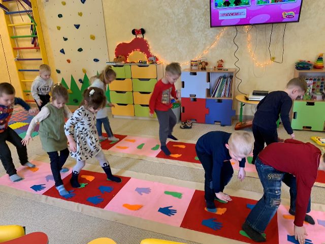 Емоційні естафети на фетрових доріжках